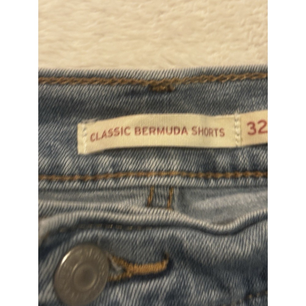 Levi's Women's W32 Medium Wash Blue Cotton Blend‎ Denim Classic Bermuda Shorts